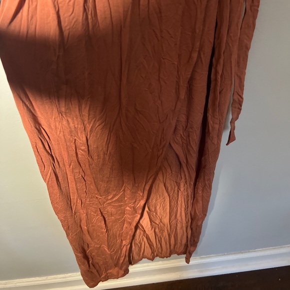 Surplice Midi wrap dress - Picture 4 of 7